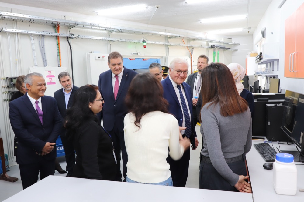© SESAME 2026: H.E. Frank-Walter Steinmeier visiting the BEATS beamline.