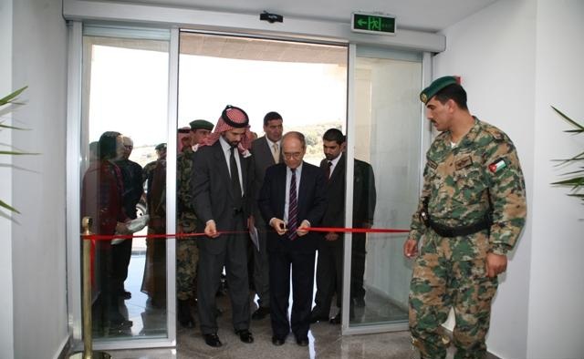 © 2008 SESAME: HRH Prince Ghazi Bin Muhammad and Koïchiro Matsuura, Director-General of UNESCO, cutting the ribbon to mark the handing over to SESAME of the SESAME building 