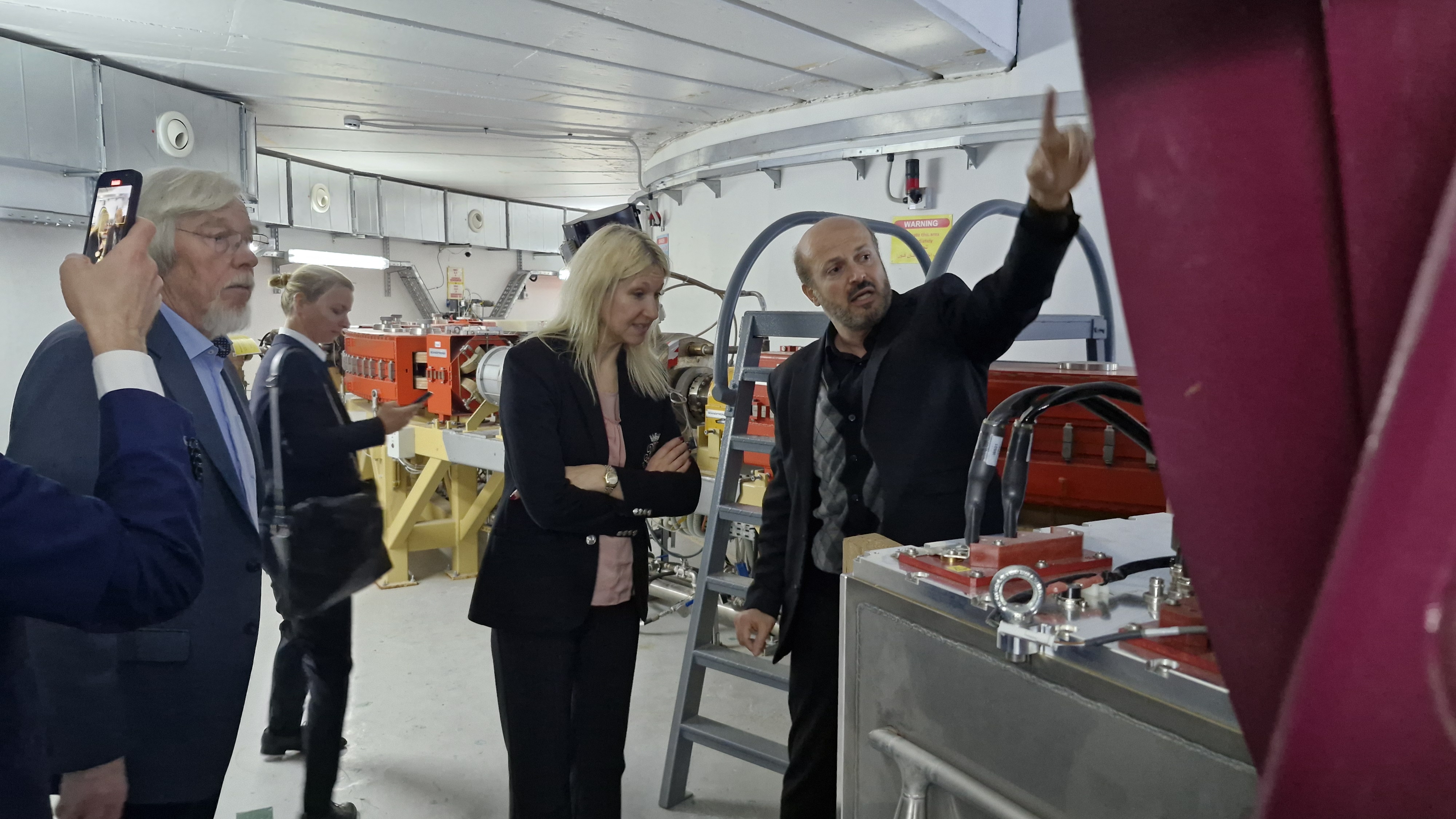 ©SESAME 2025: Group photo The German delegation, President of SESAME Council, Jordan’s Delegates to SESAME Council and the Directorate of SESAME
