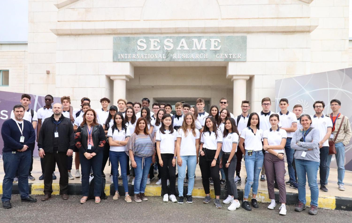 © SESAME 2019: Group photo of the Lycée Français International de Dubaï 
