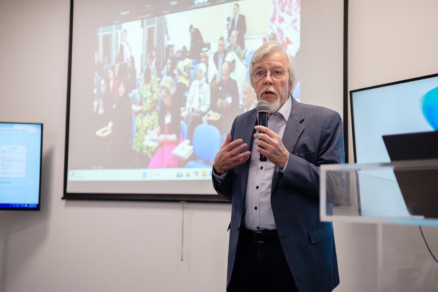 © SESAME 2025: Rolf Heuer, Chair of the SESAME Council, addressing the Inter-Parliamentary Union at SESAME.